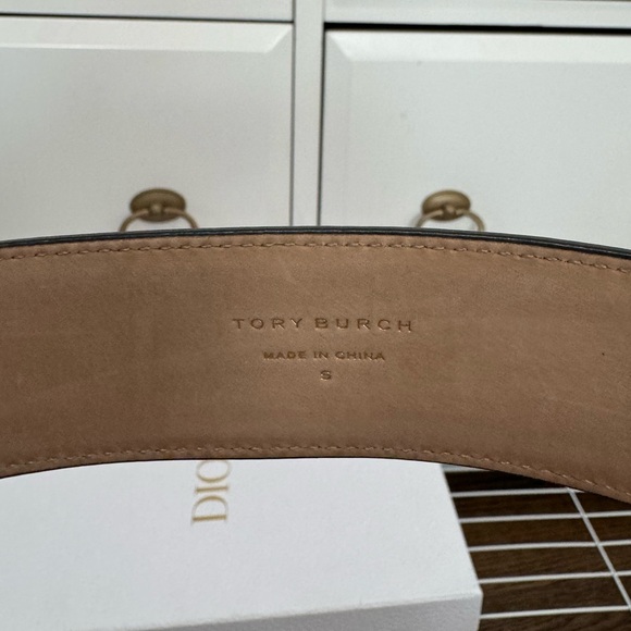 Tory Burch Black Patent Eleanor Belt - Picture 2 of 3